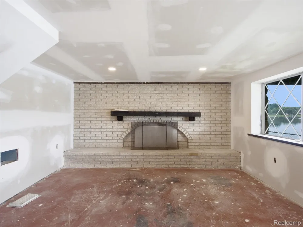 8954 Patrick Drive Springfield Charter Township, MI 48350