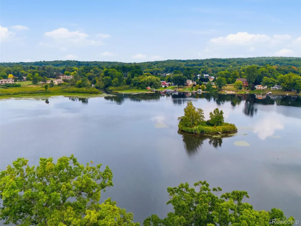 8954 Patrick Drive Springfield Charter Township, MI 48350