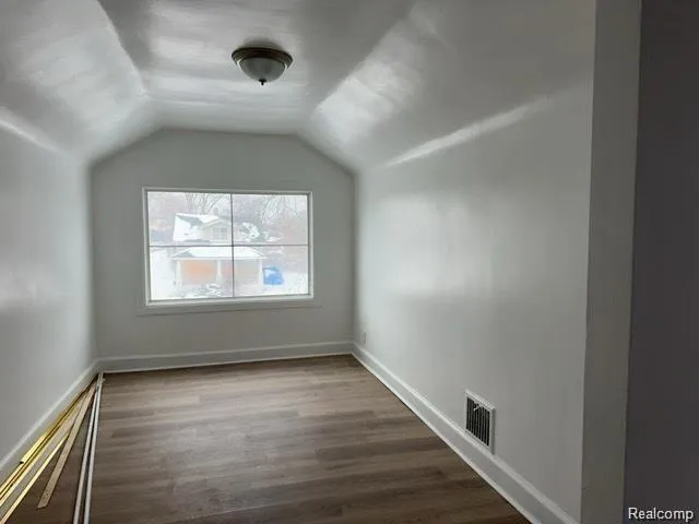 15389 Dexter Street Detroit City, MI 48238