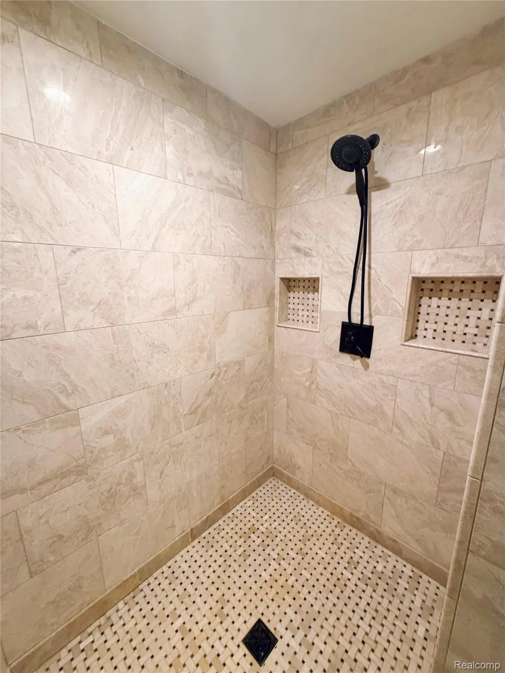 9360 Oakmont Drive Independence Charter Township, MI 48348