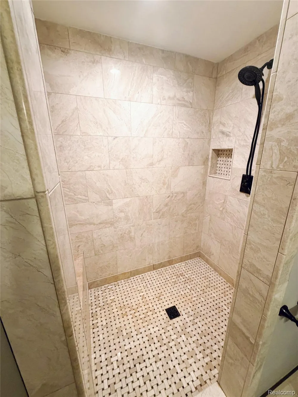 9360 Oakmont Drive Independence Charter Township, MI 48348