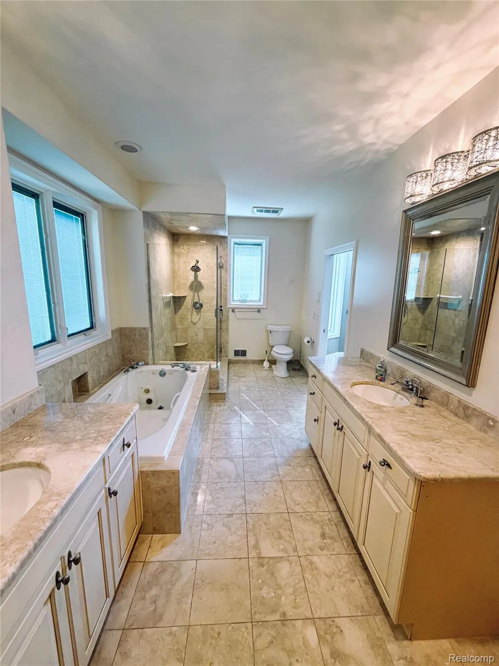 9360 Oakmont Drive Independence Charter Township, MI 48348