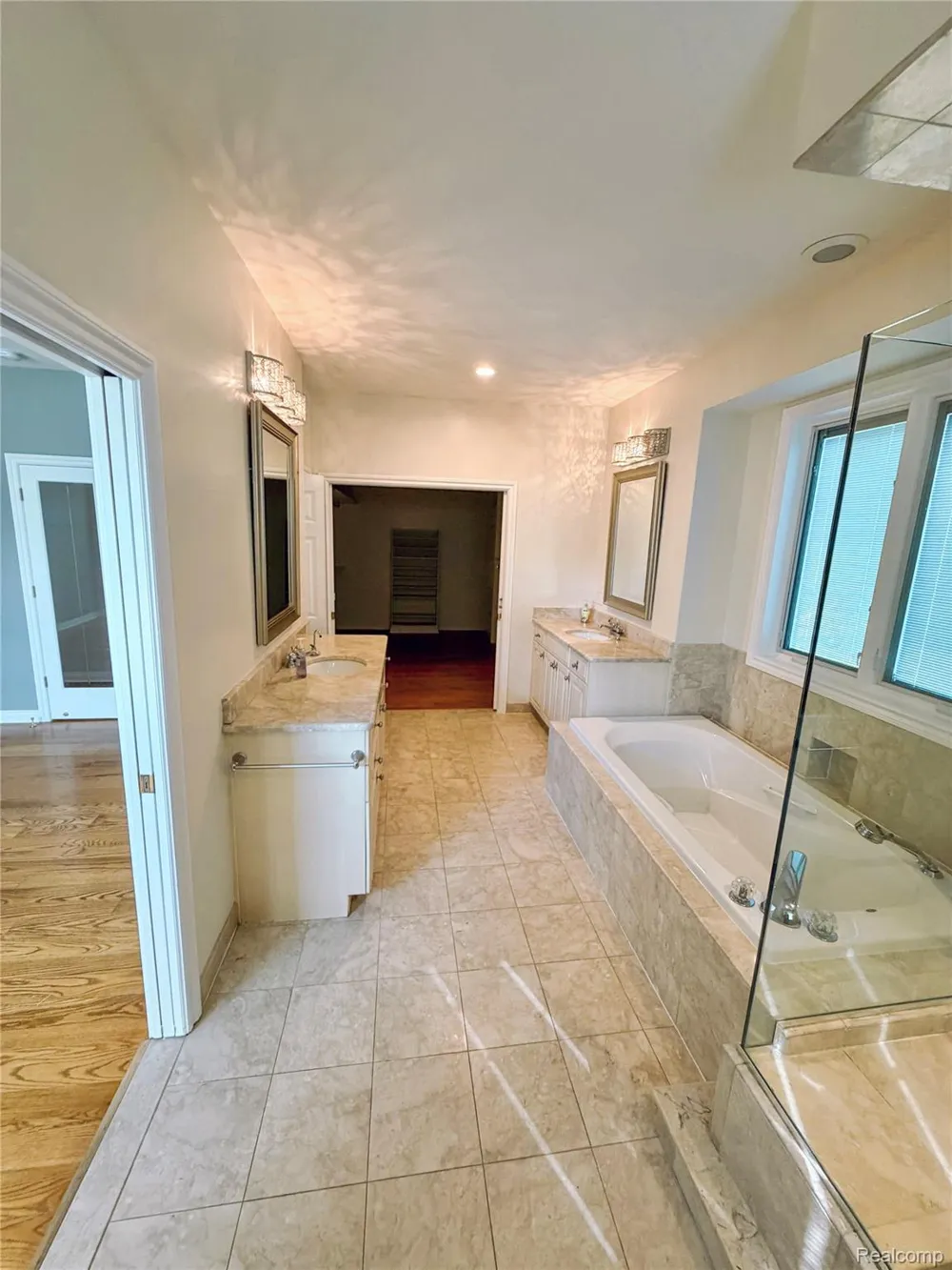 9360 Oakmont Drive Independence Charter Township, MI 48348