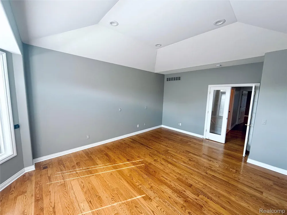 9360 Oakmont Drive Independence Charter Township, MI 48348