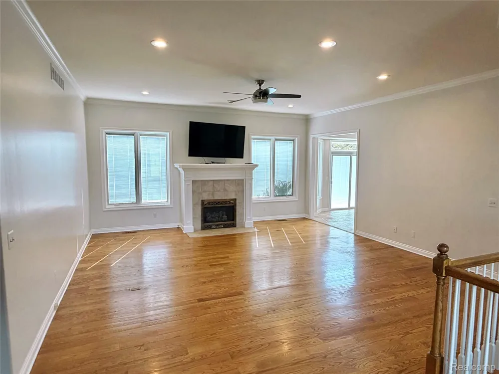 9360 Oakmont Drive Independence Charter Township, MI 48348