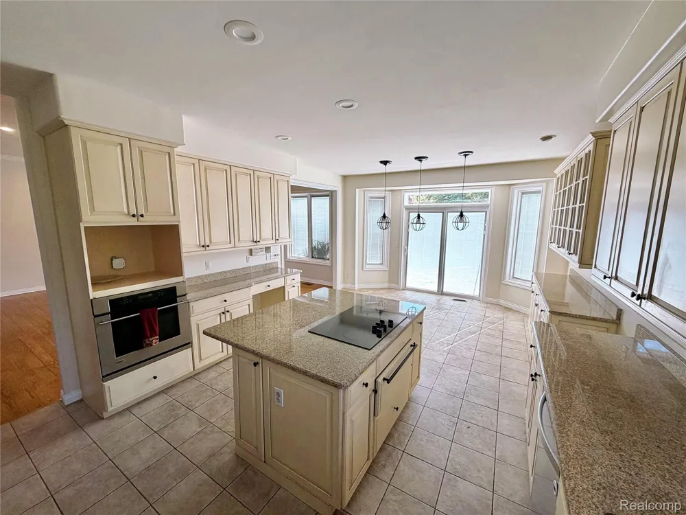 9360 Oakmont Drive Independence Charter Township, MI 48348