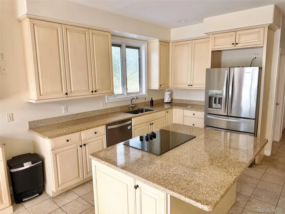 9360 Oakmont Drive Independence Charter Township, MI 48348