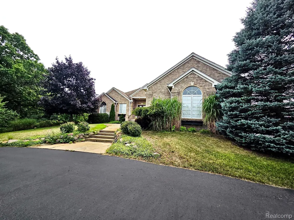 9360 Oakmont Drive Independence Charter Township, MI 48348