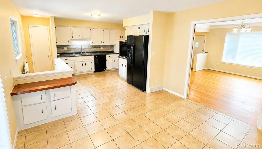 25055 Pierce Street Southfield City, MI 48075