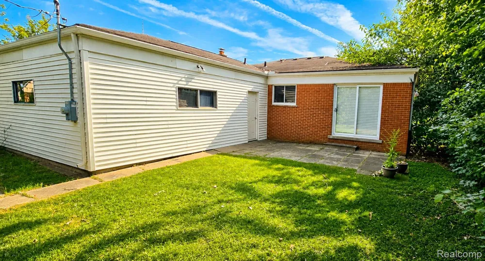 25055 Pierce Street Southfield City, MI 48075