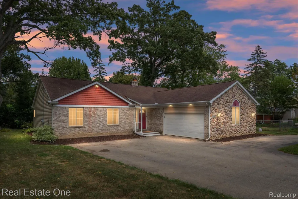 2000 Nacona Commerce Charter Township, MI 48382