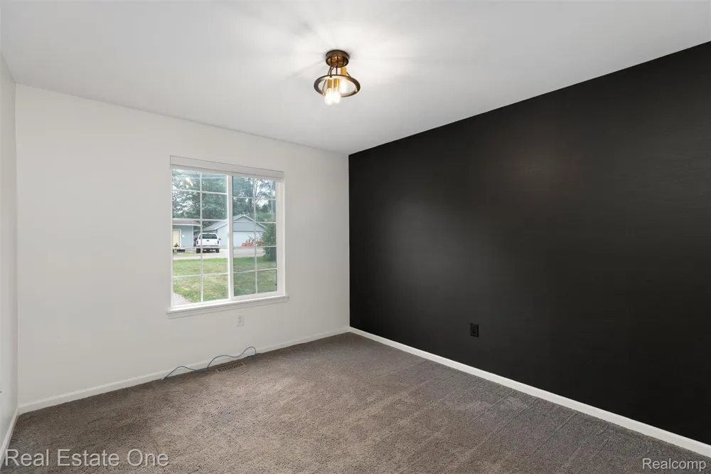 2000 Nacona Commerce Charter Township, MI 48382