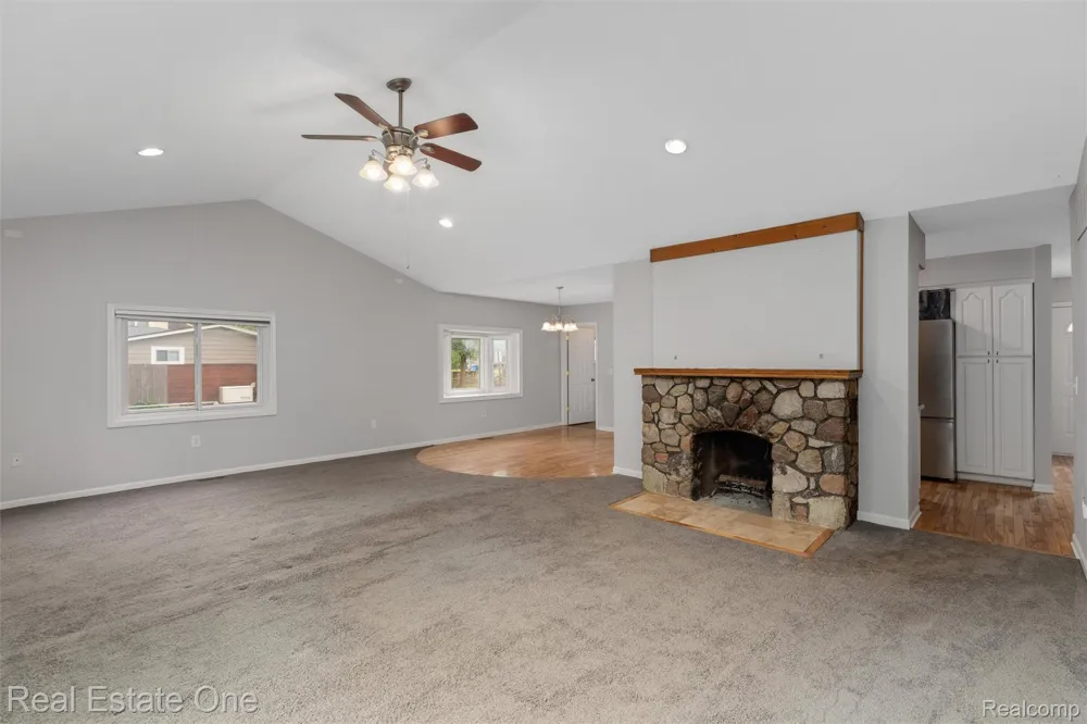 2000 Nacona Commerce Charter Township, MI 48382