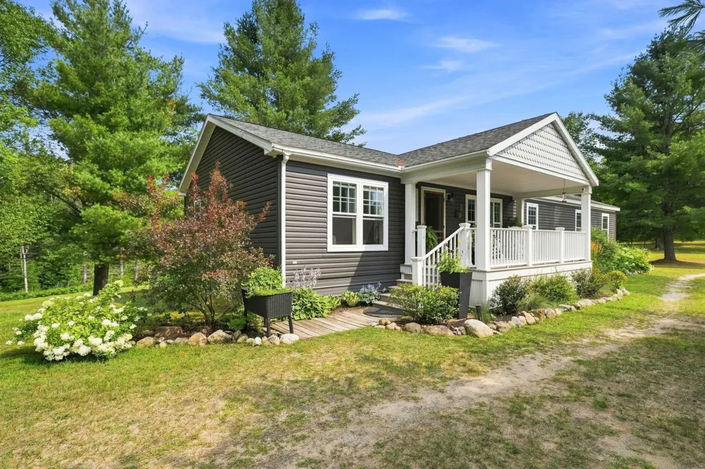 21222 21 Mile Road Burdell Township, MI 49688