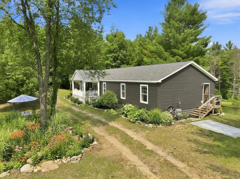 21222 21 Mile Road Burdell Township, MI 49688