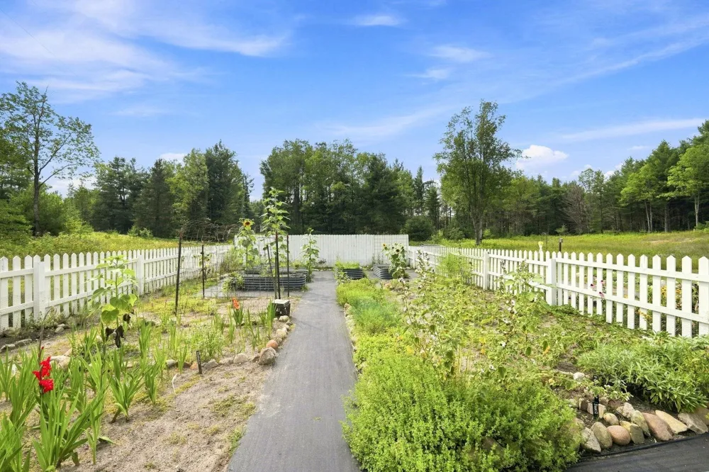 21222 21 Mile Road Burdell Township, MI 49688