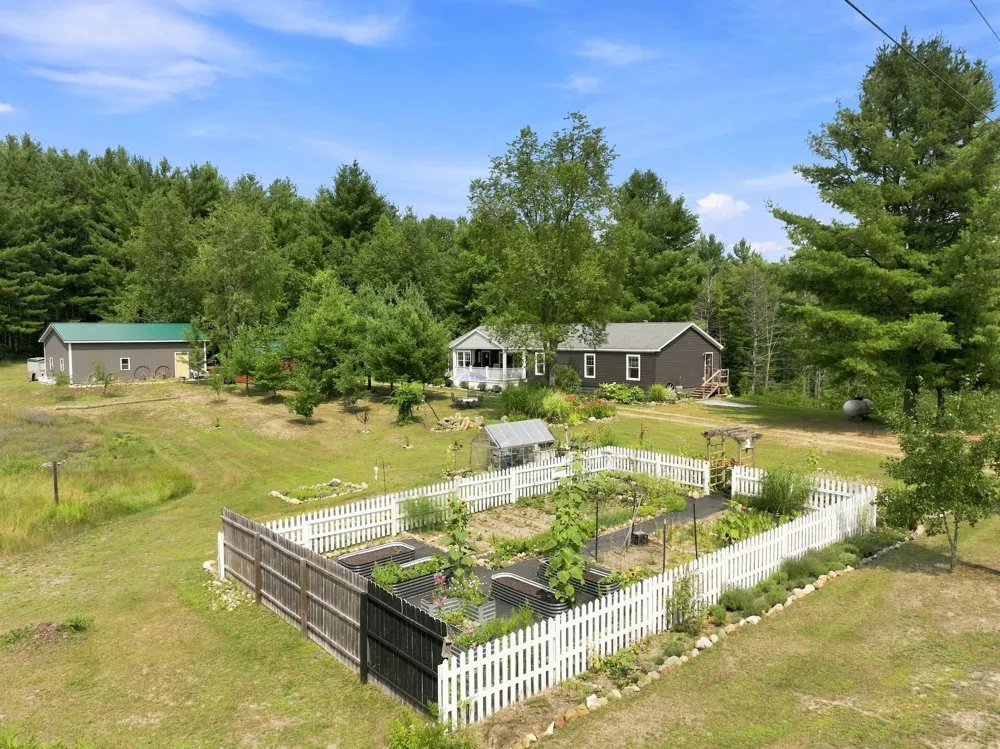 21222 21 Mile Road Burdell Township, MI 49688