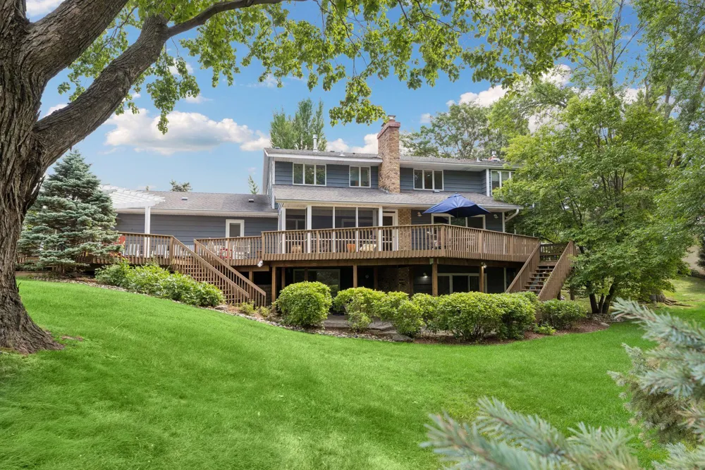 1355 Medora Road Mendota Heights, MN 55118