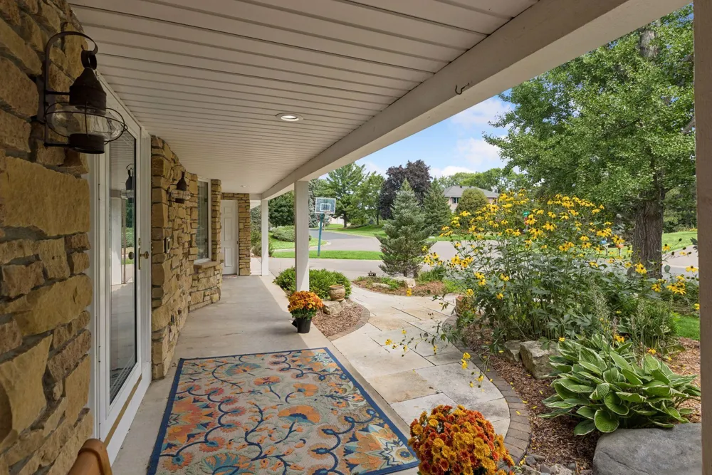1355 Medora Road Mendota Heights, MN 55118