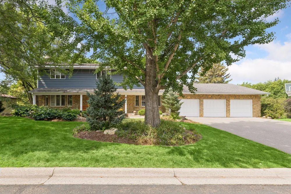 1355 Medora Road Mendota Heights, MN 55118