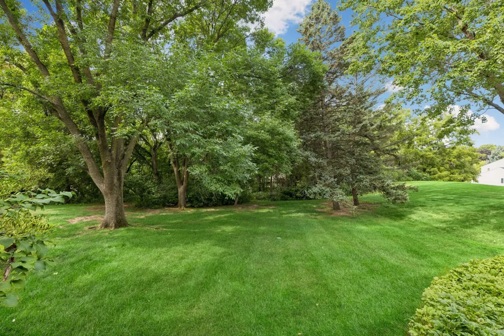 1355 Medora Road Mendota Heights, MN 55118