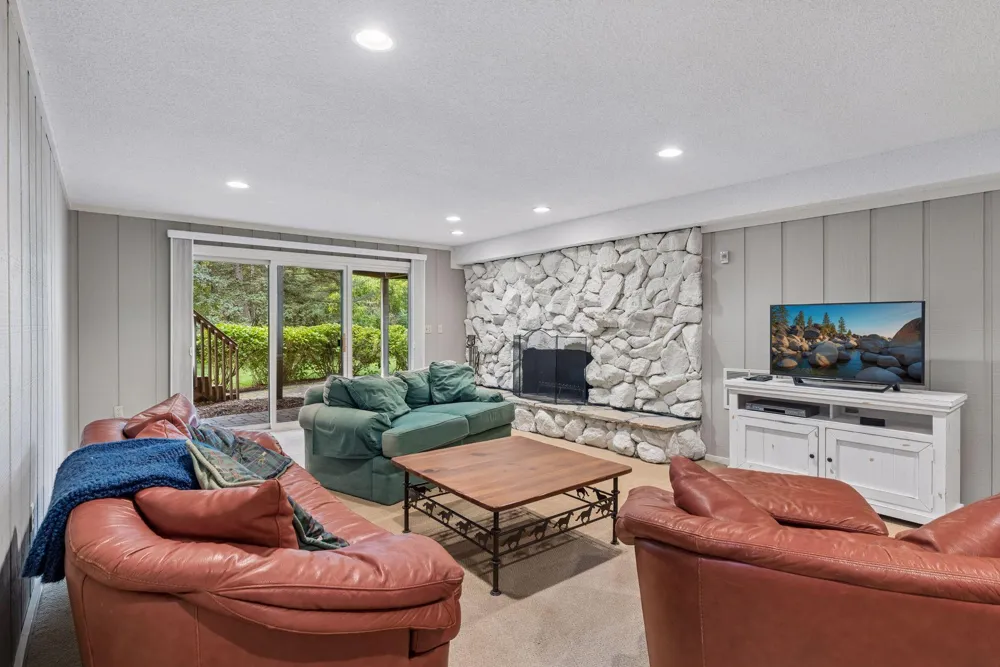 1355 Medora Road Mendota Heights, MN 55118
