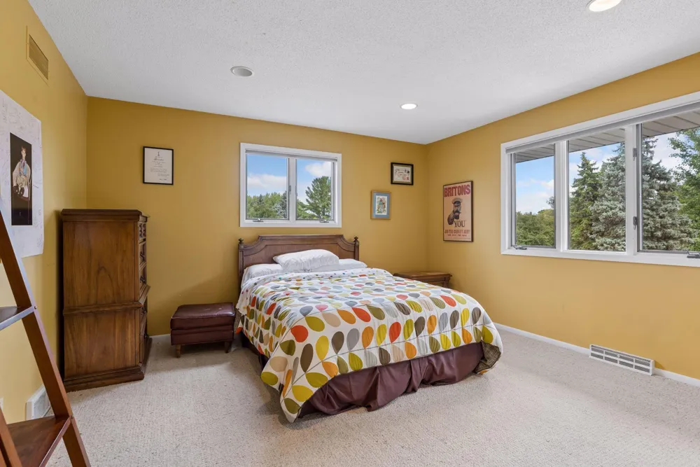 1355 Medora Road Mendota Heights, MN 55118