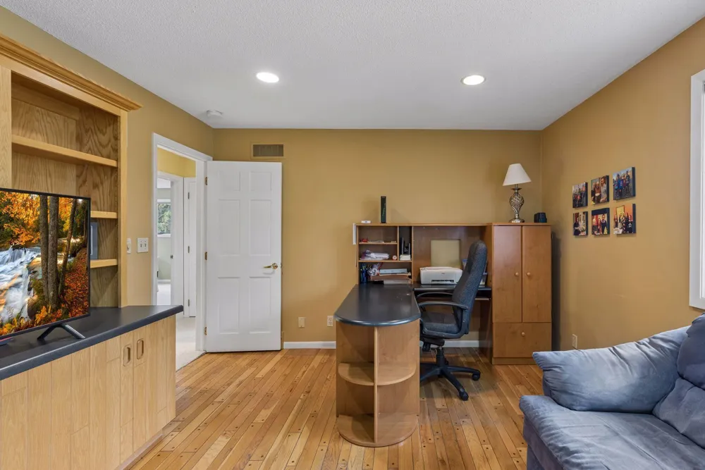 1355 Medora Road Mendota Heights, MN 55118