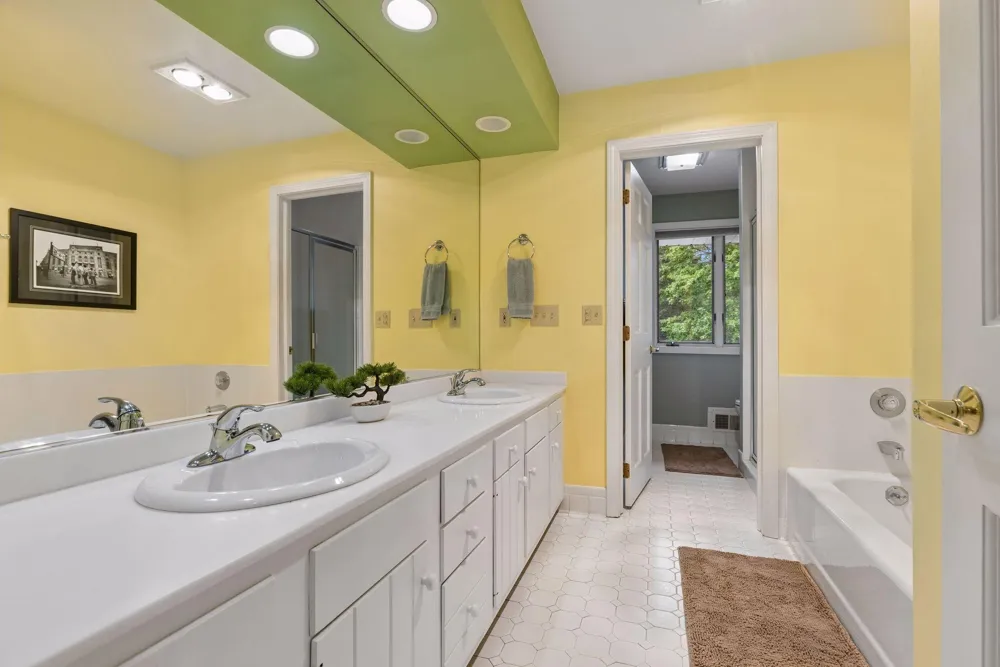 1355 Medora Road Mendota Heights, MN 55118