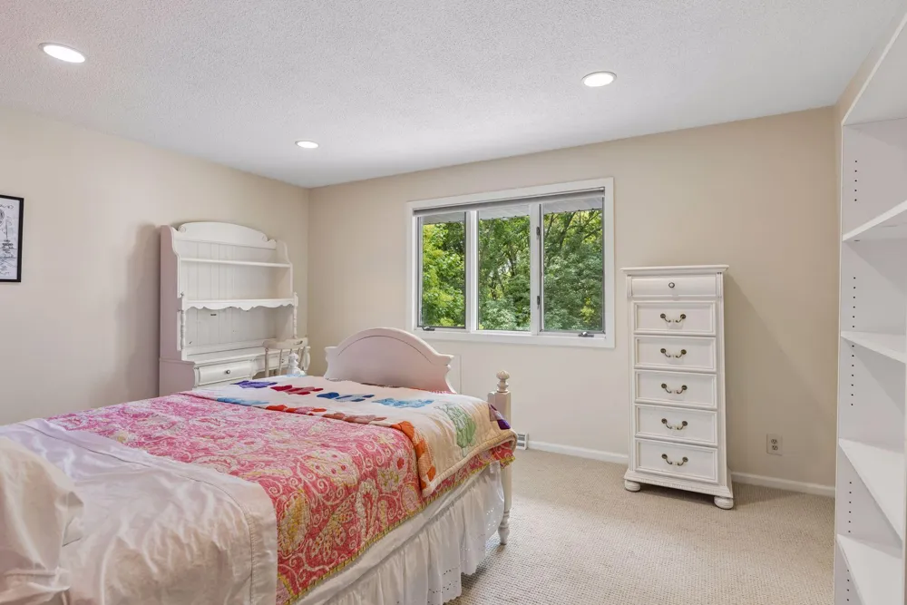 1355 Medora Road Mendota Heights, MN 55118