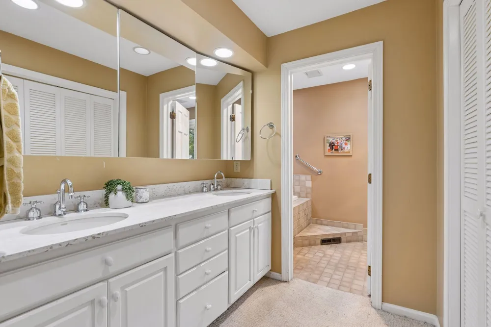 1355 Medora Road Mendota Heights, MN 55118