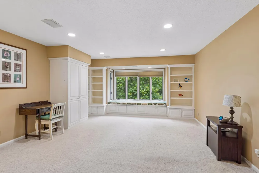 1355 Medora Road Mendota Heights, MN 55118