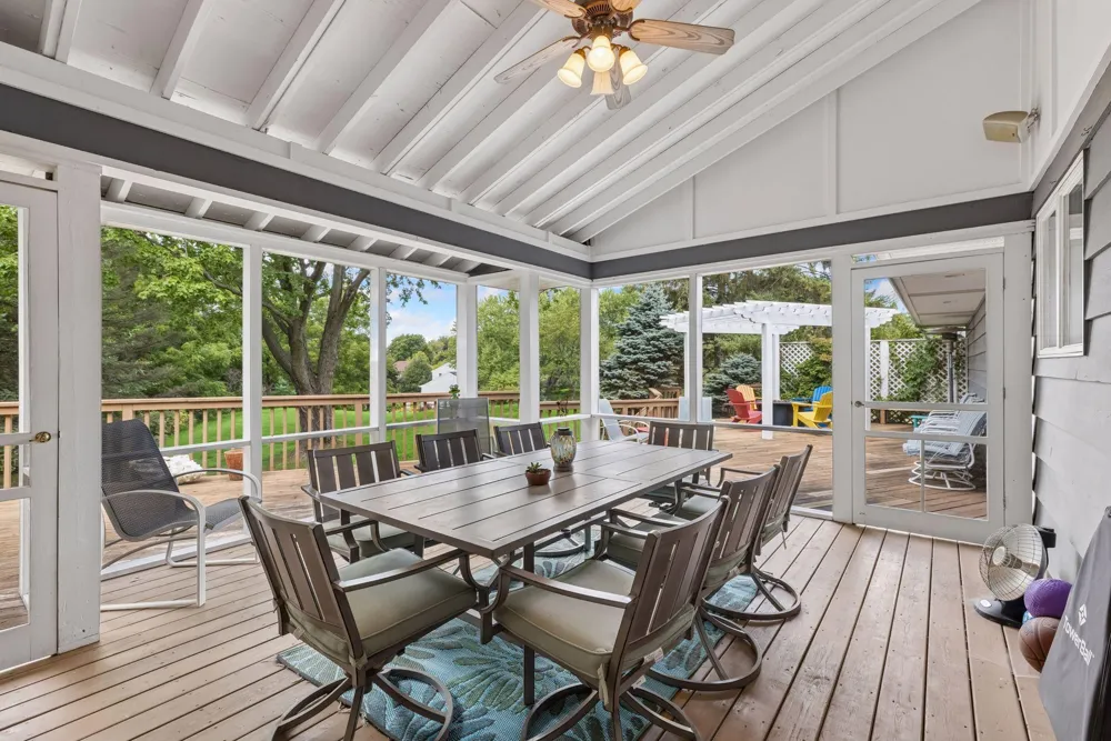 1355 Medora Road Mendota Heights, MN 55118