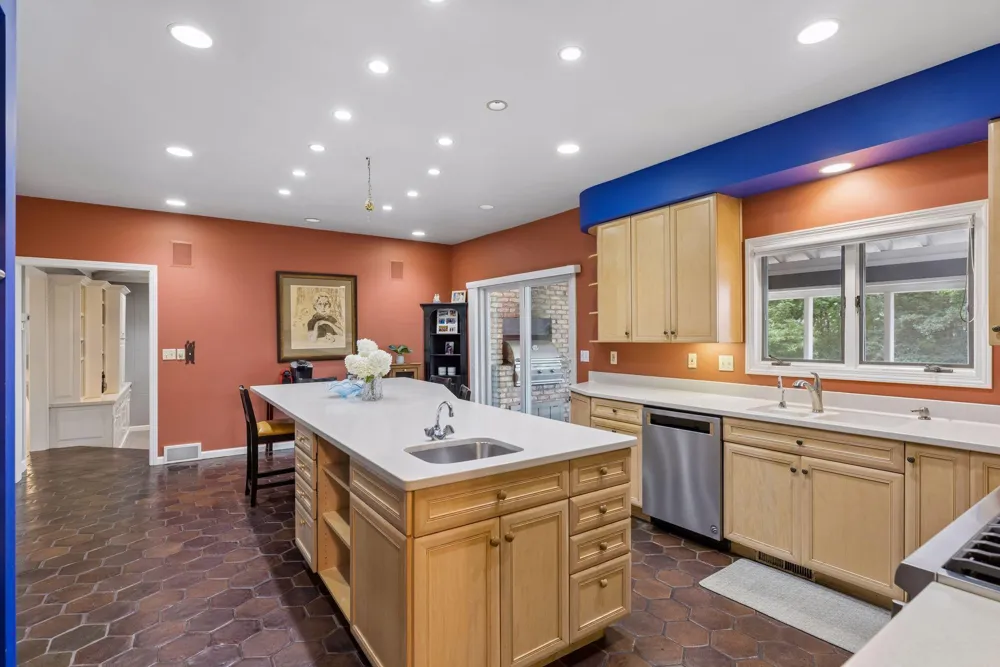 1355 Medora Road Mendota Heights, MN 55118