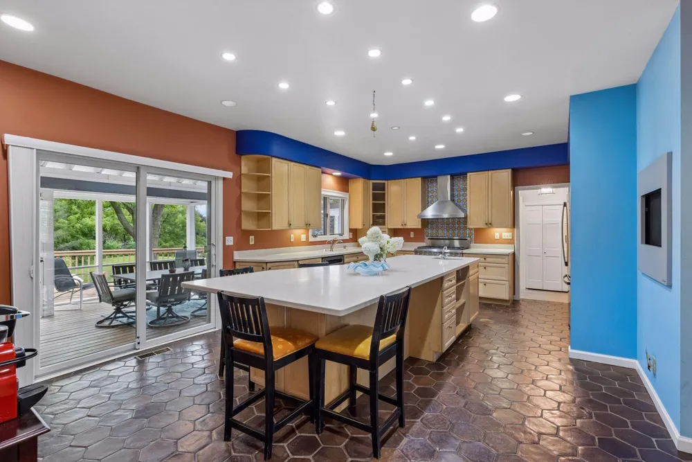 1355 Medora Road Mendota Heights, MN 55118