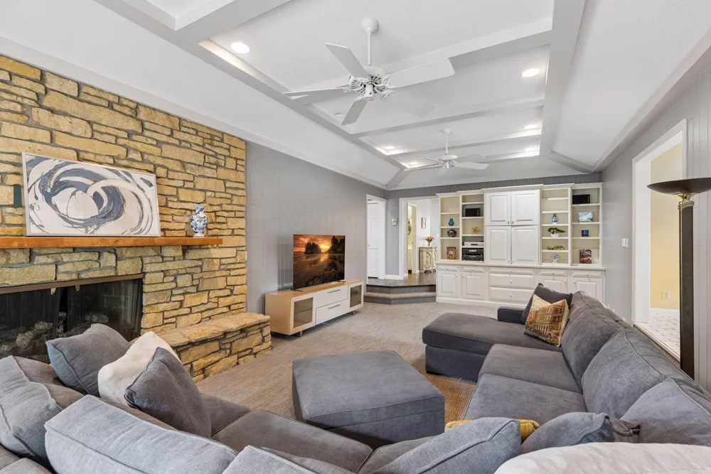 1355 Medora Road Mendota Heights, MN 55118