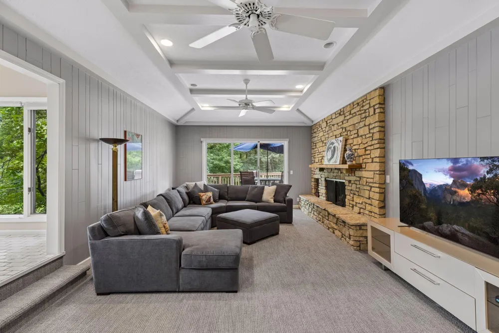 1355 Medora Road Mendota Heights, MN 55118