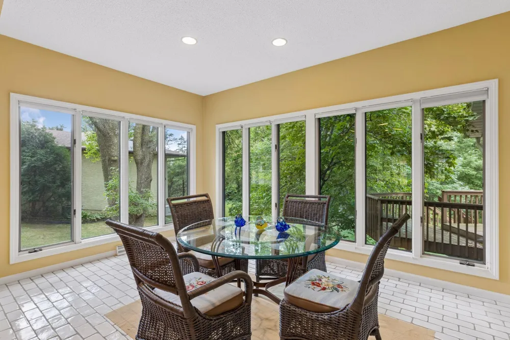1355 Medora Road Mendota Heights, MN 55118