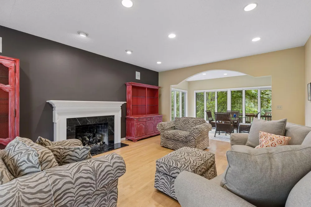 1355 Medora Road Mendota Heights, MN 55118