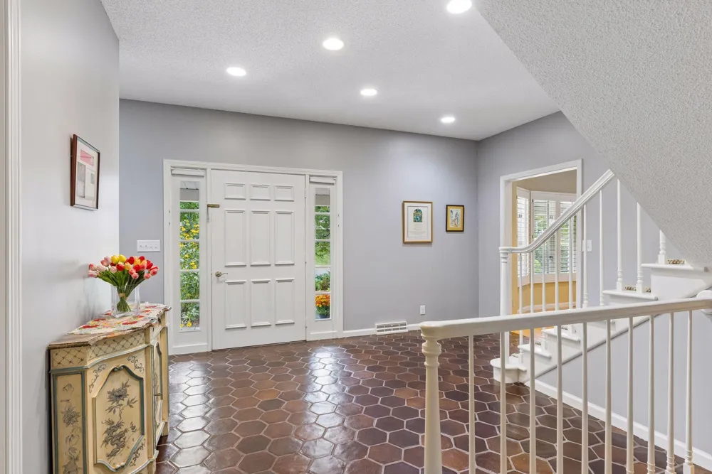 1355 Medora Road Mendota Heights, MN 55118