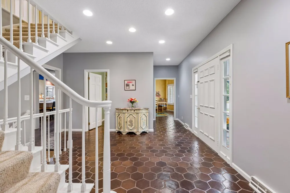 1355 Medora Road Mendota Heights, MN 55118