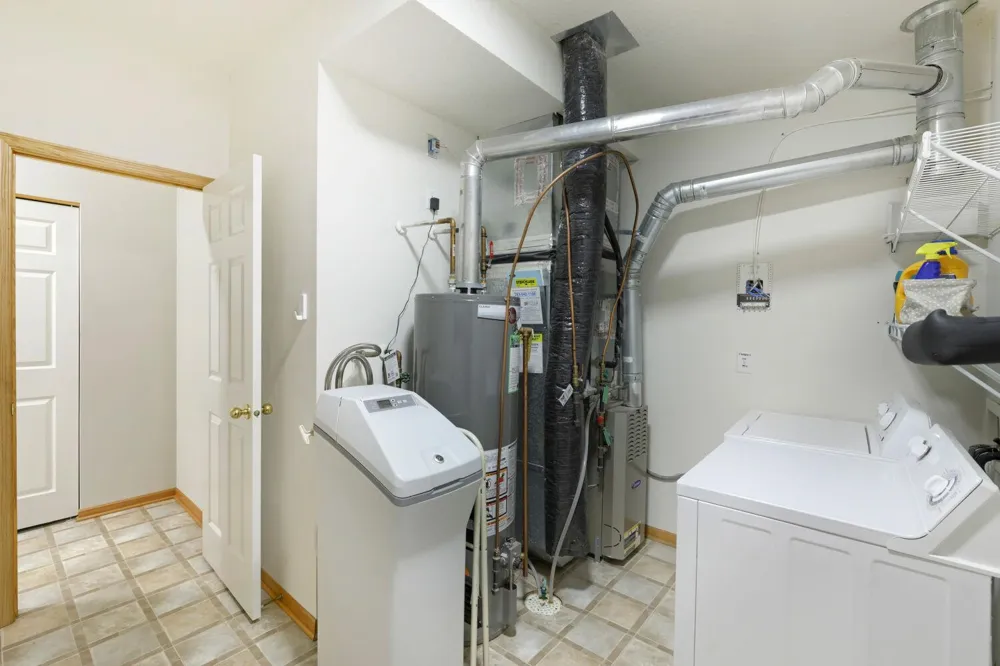 688 Cobblestone Way Shakopee, MN 55379