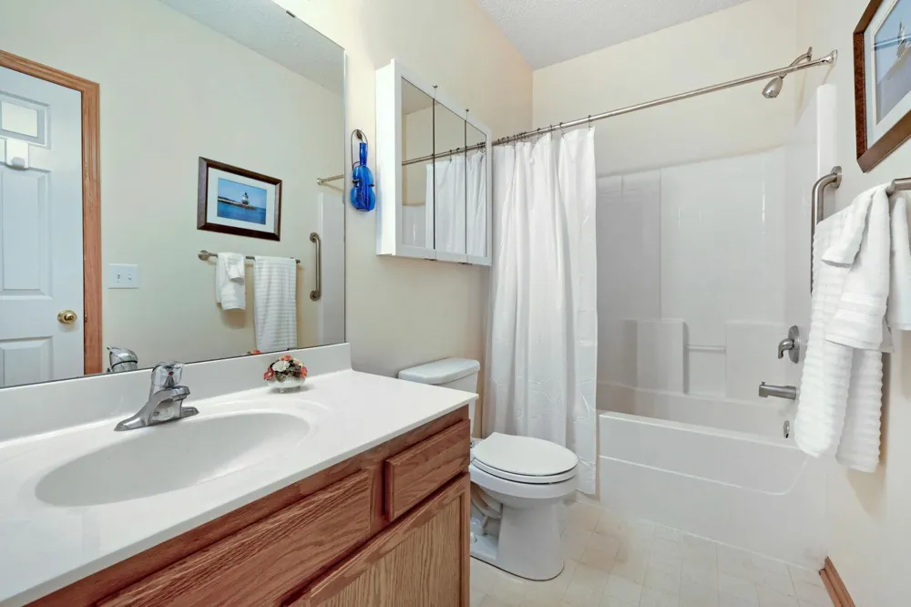 688 Cobblestone Way Shakopee, MN 55379