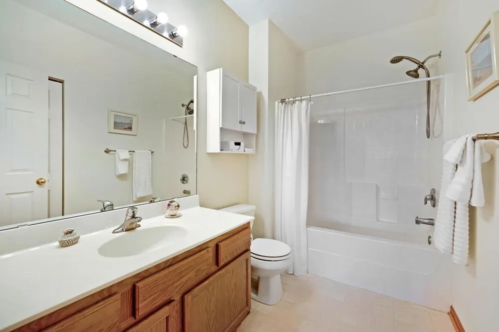 688 Cobblestone Way Shakopee, MN 55379