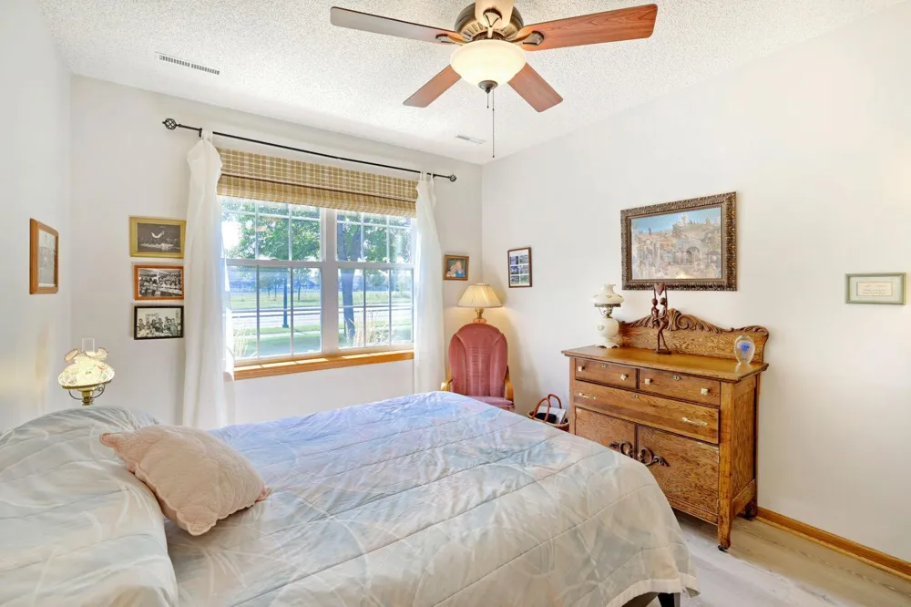 688 Cobblestone Way Shakopee, MN 55379