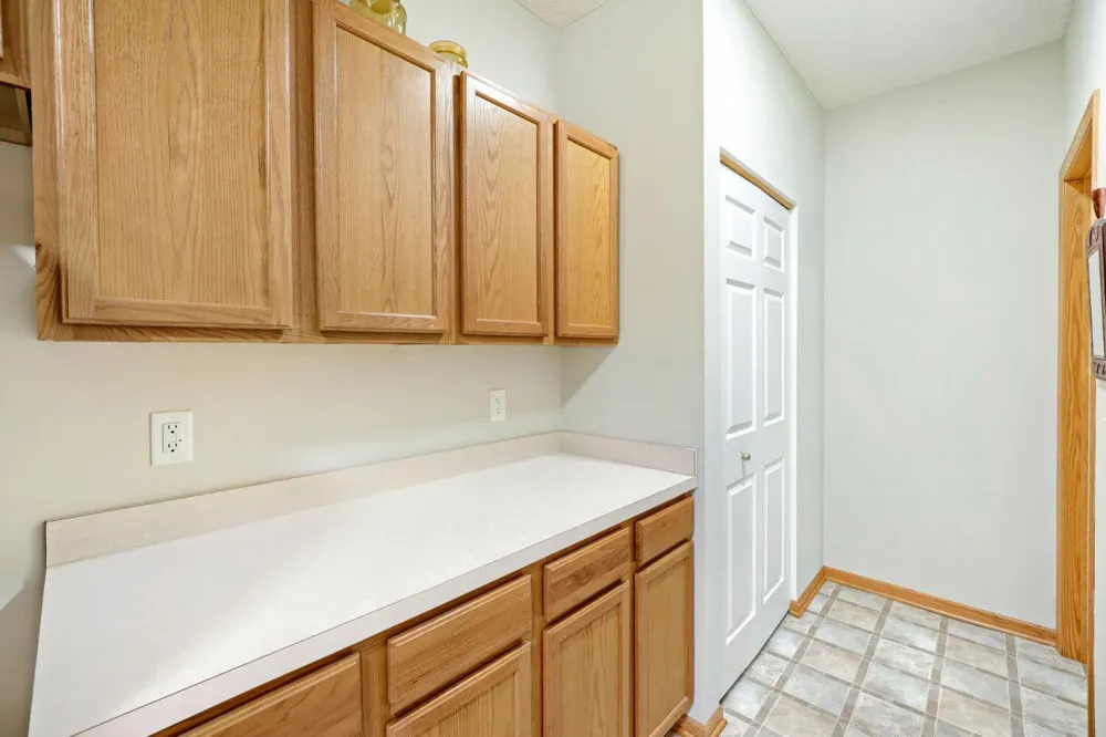 688 Cobblestone Way Shakopee, MN 55379