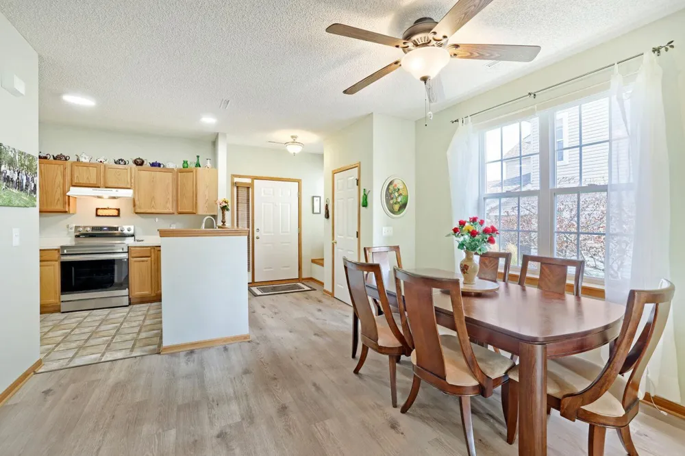 688 Cobblestone Way Shakopee, MN 55379
