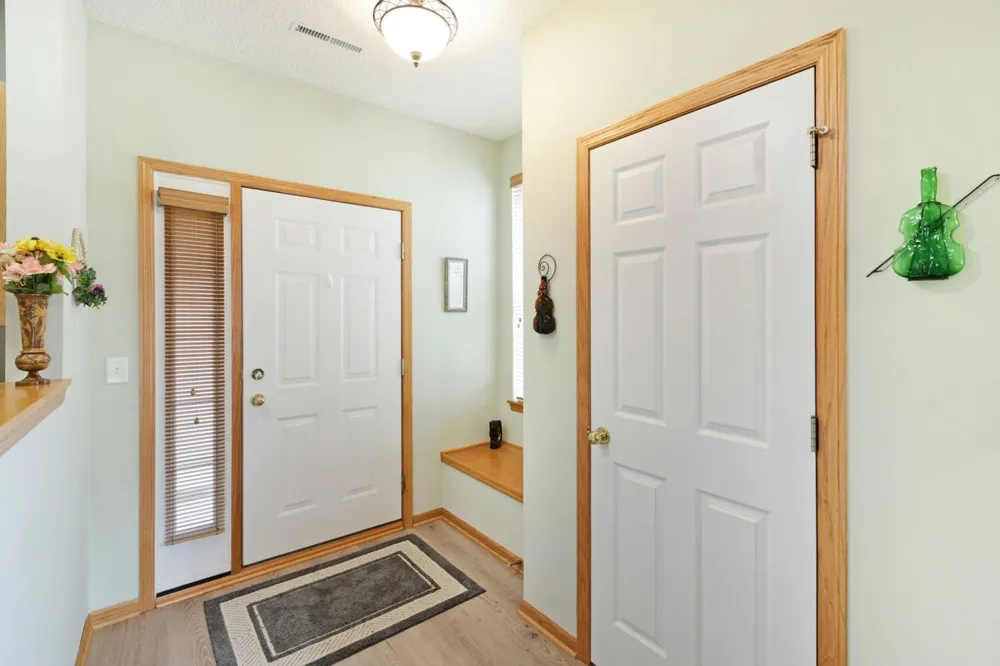 688 Cobblestone Way Shakopee, MN 55379