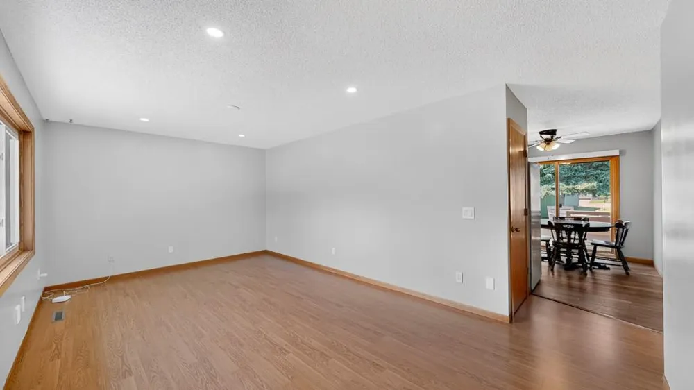 1028 W Elm Street Lake City, MN 55041