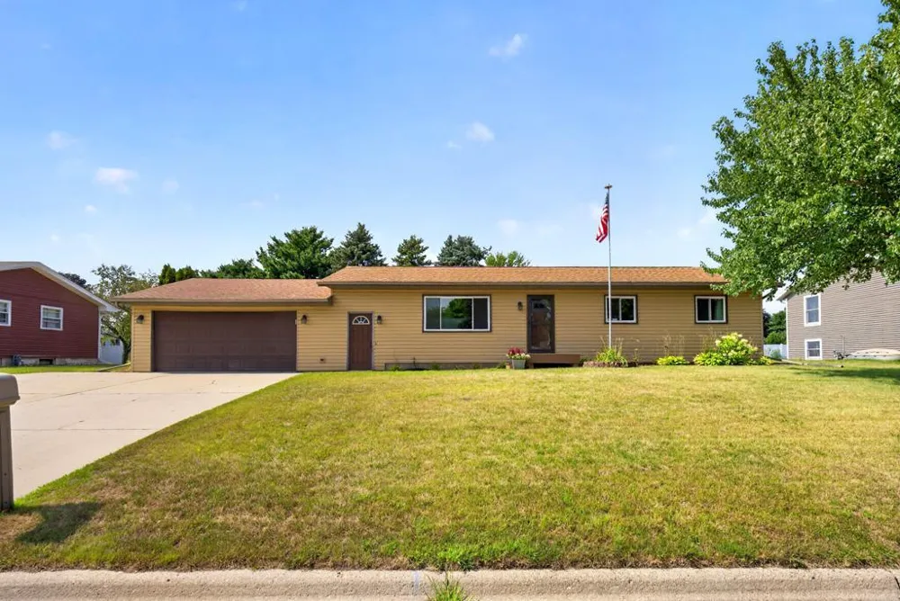 1028 W Elm Street Lake City, MN 55041